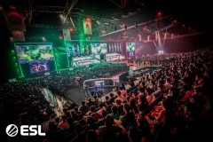 英雄海深不见底：Collapse三号位米波首秀，打得对手措手不及